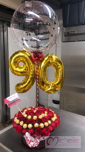 Arreglo de 48 rosas y 48 bombones más globos - Floresmichelle